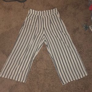 White & black stripped colutte pant
